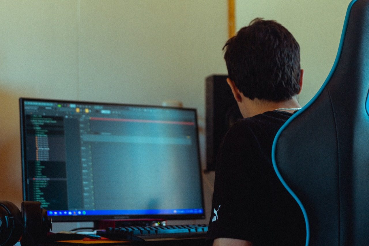Beatmosferah trabajando en su estudio